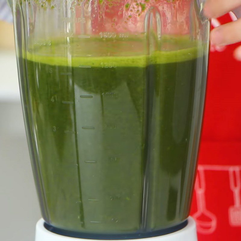 Step 1 Blend pennywort and green beans for Pennywort, Green Bean, Coconut Milk Smoothie