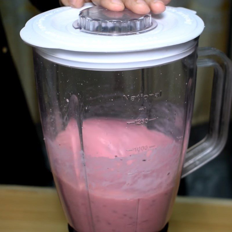 Step 2 Blend the Strawberry Chia Seed Smoothie