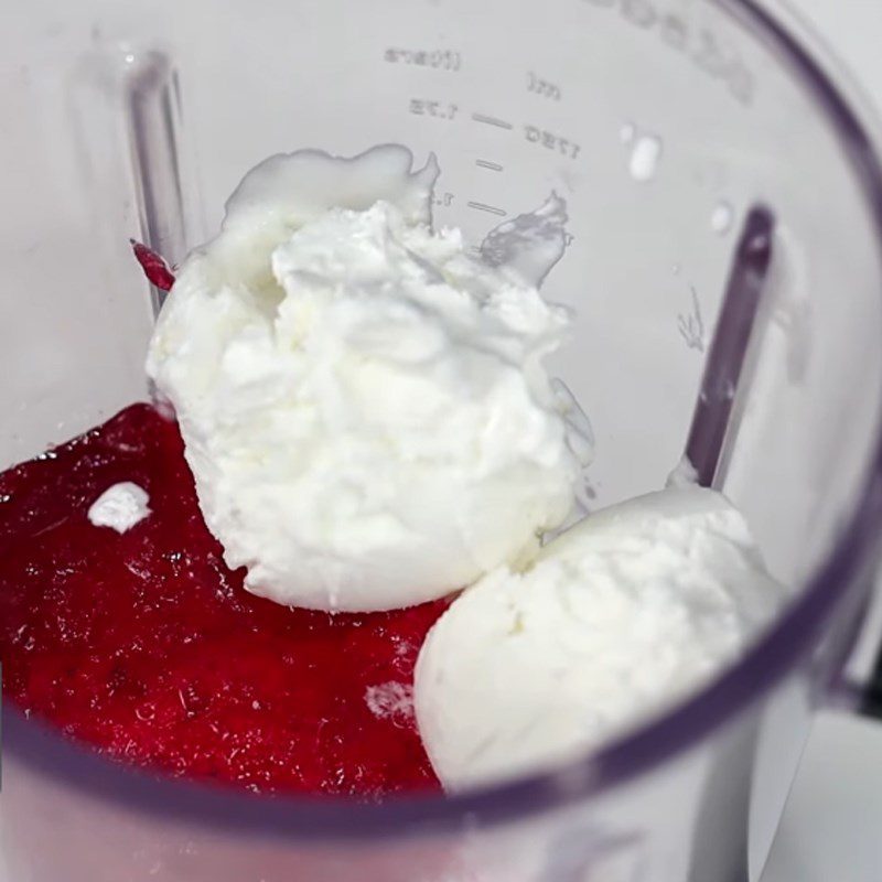 Step 2 Blend the Smoothie Banana Strawberry Smoothie
