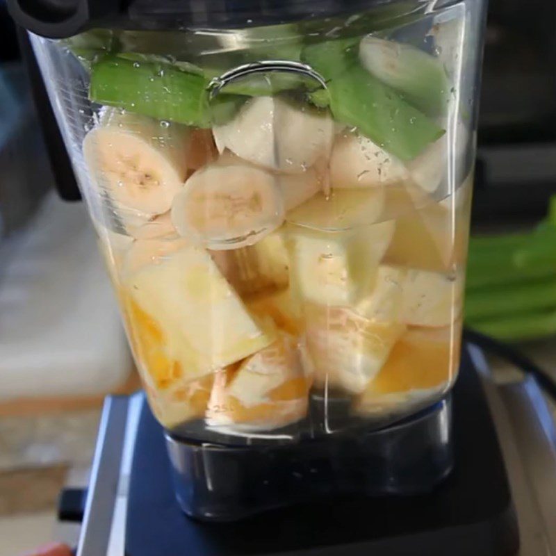 Step 2 Blend the smoothie Celery orange banana smoothie