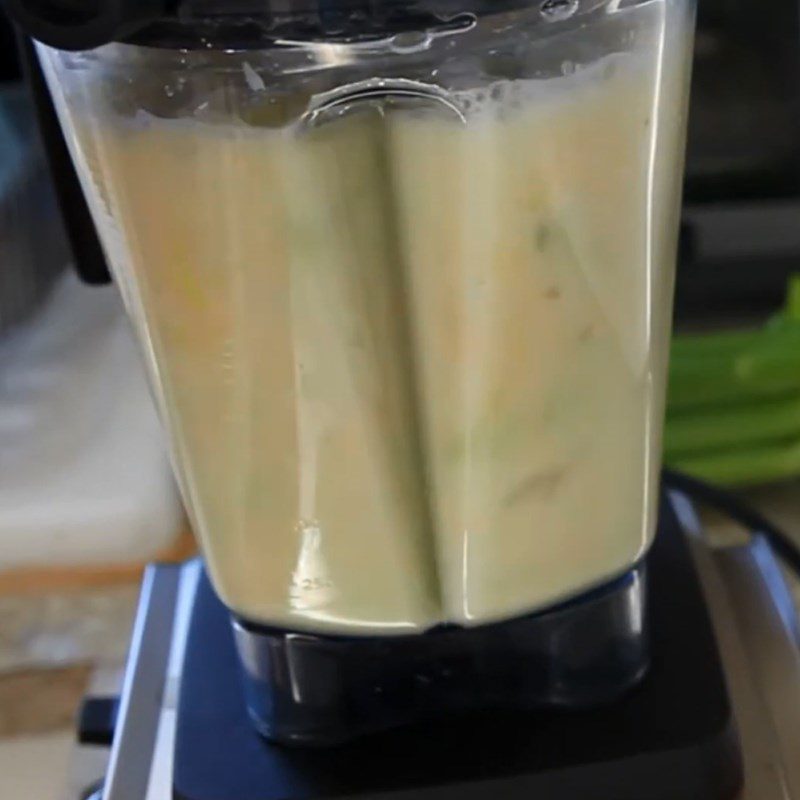 Step 2 Blend the smoothie Celery orange banana smoothie