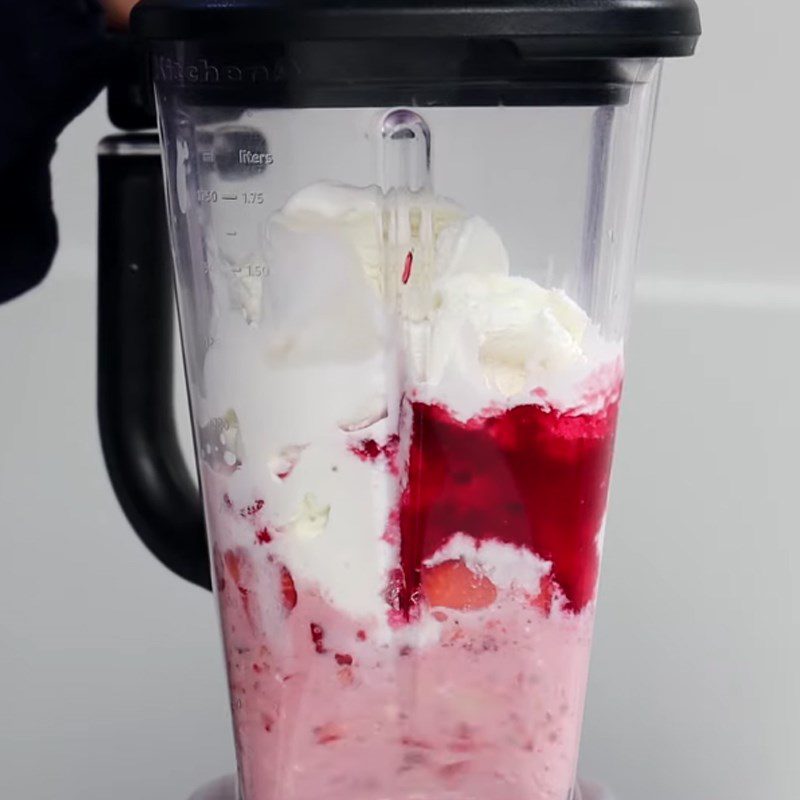 Step 2 Blend the Smoothie Banana Strawberry Smoothie