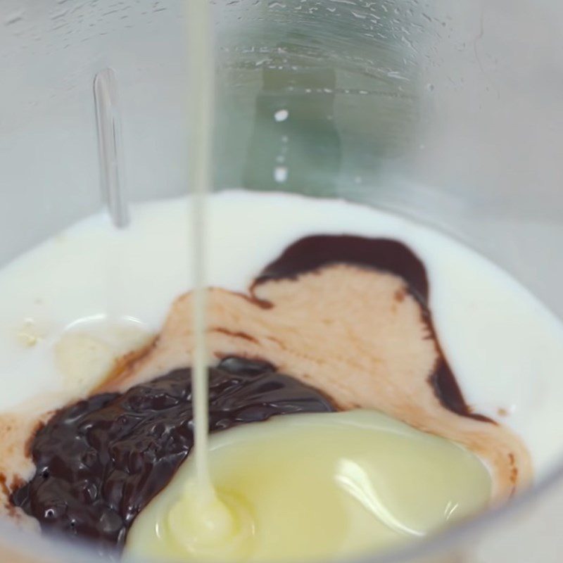Step 2 Blend the Banana Chocolate Smoothie