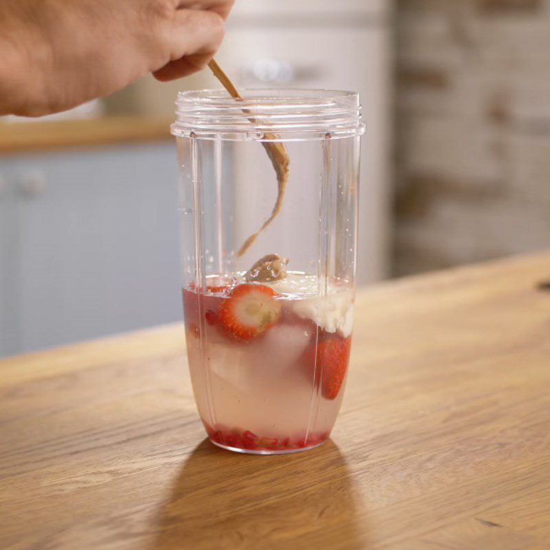 Step 2 Blend the Strawberry Coconut Smoothie