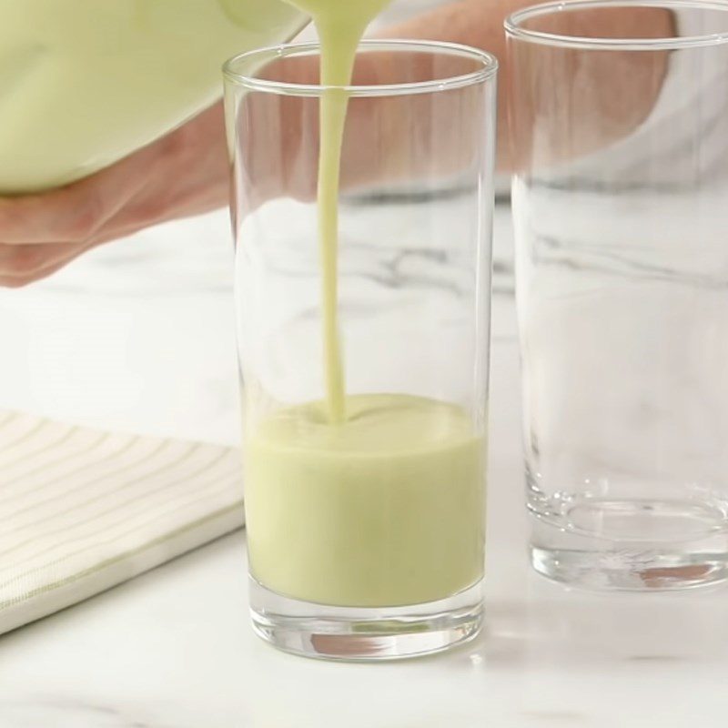 Step 2 Blend the smoothie for Banana Avocado Smoothie