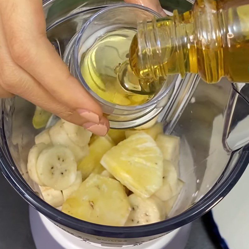 Step 2 Making a smoothie Banana Pineapple smoothie