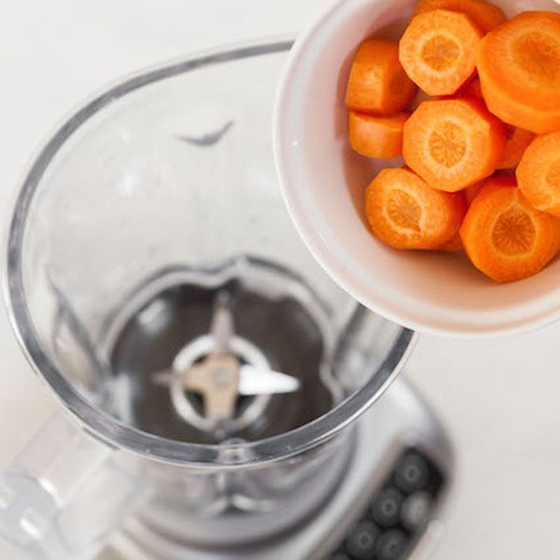 Step 2 Blend the Mango Carrot Smoothie