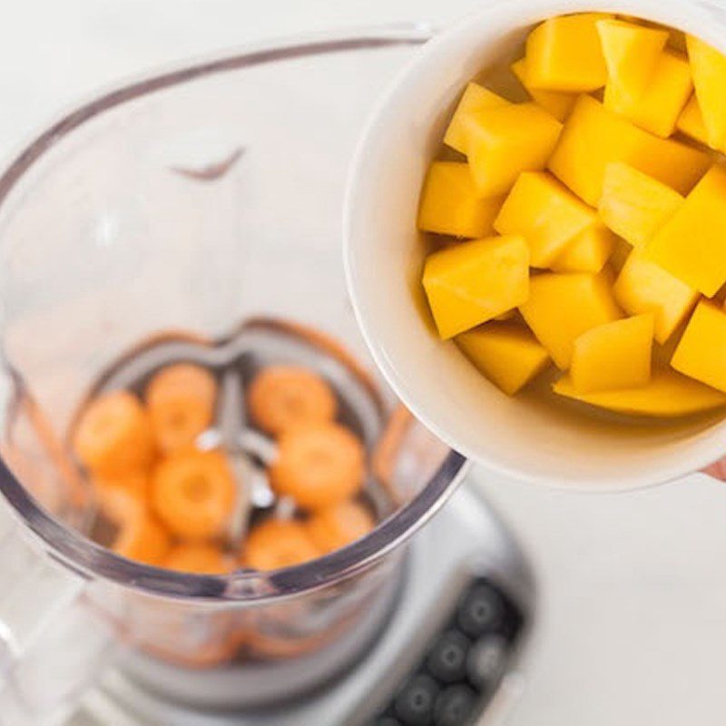 Step 2 Blend the Mango Carrot Smoothie