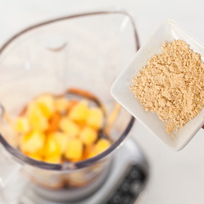 Step 2 Blend smoothie Mango carrot
