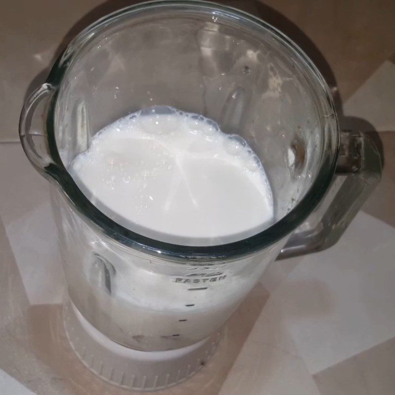 Step 2 Blend the Banana Sapodilla Smoothie