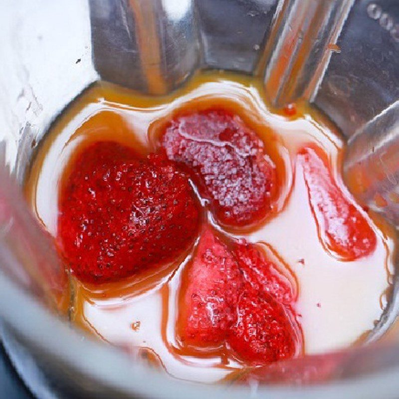Step 2 Blend the Strawberry Milkshake