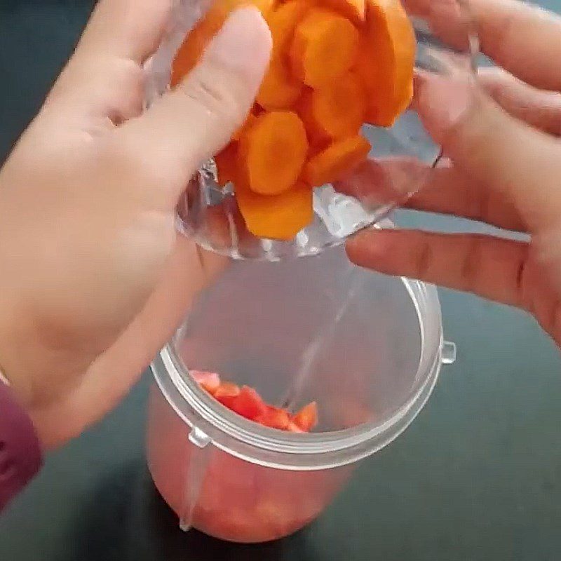 Step 2 Blend the smoothie for Tomato and Carrot Smoothie