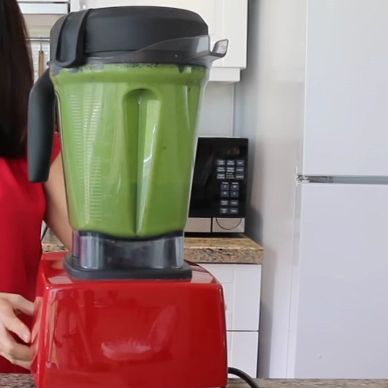 Step 2 Blend the Smoothie for Celery Orange Strawberry Smoothie