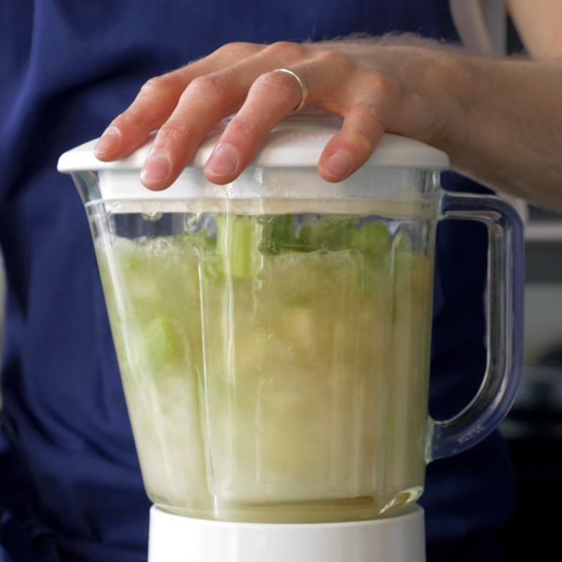 Step 2 Blend smoothie Green apple celery smoothie