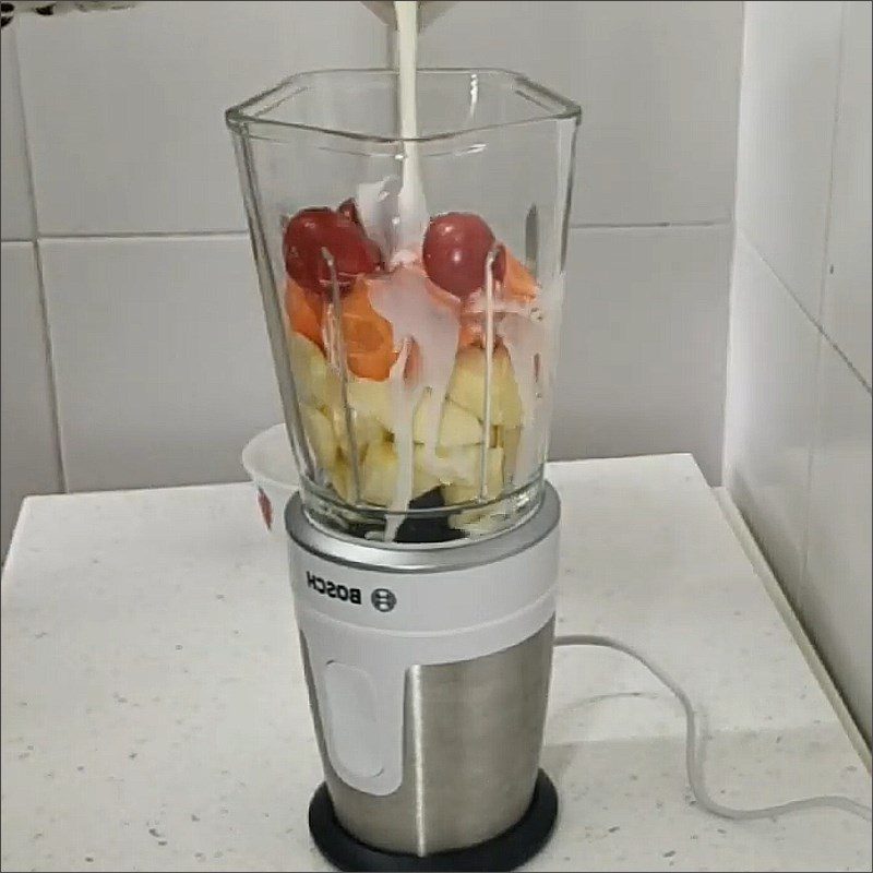 Step 2 Blend smoothie Tomato Carrot Apple smoothie