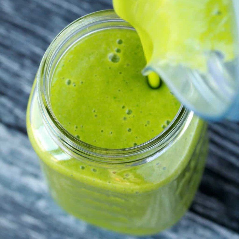 Step 2 Blend smoothie Peach kale smoothie
