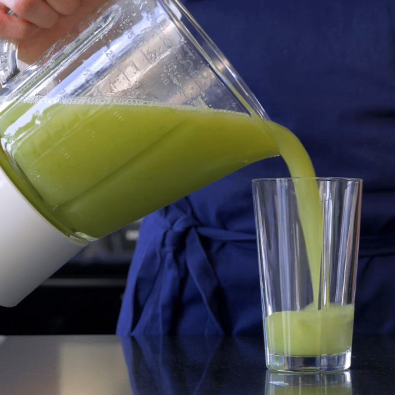 Step 2 Blend smoothie Green apple celery smoothie
