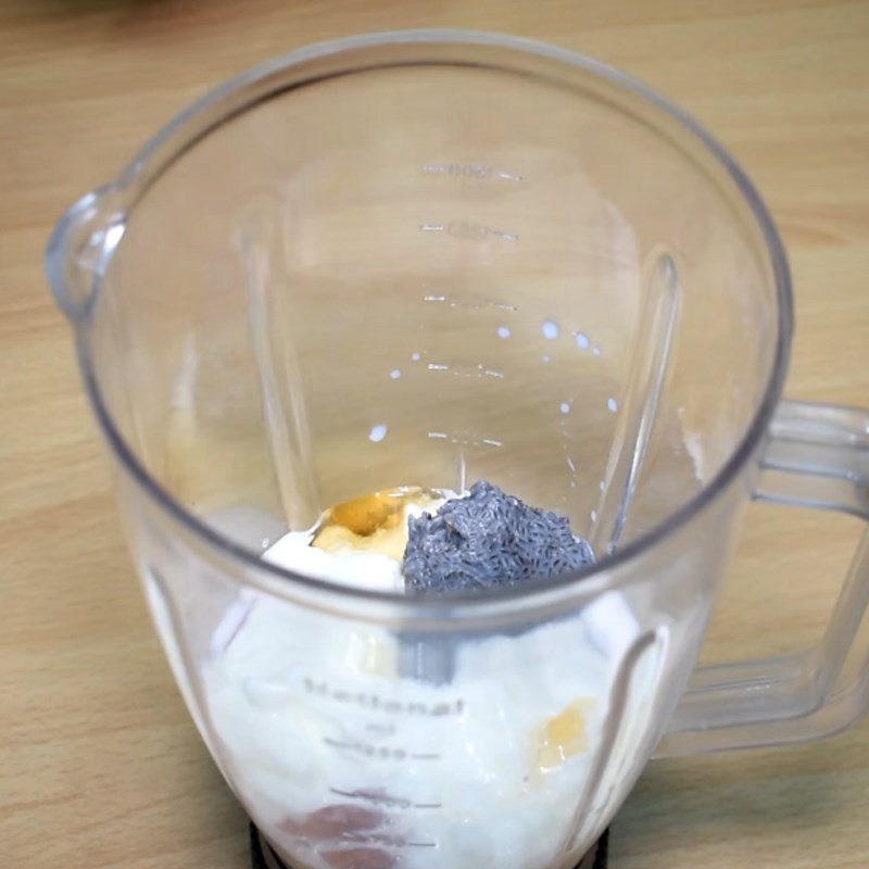 Step 2 Blend the Strawberry Chia Seed Smoothie