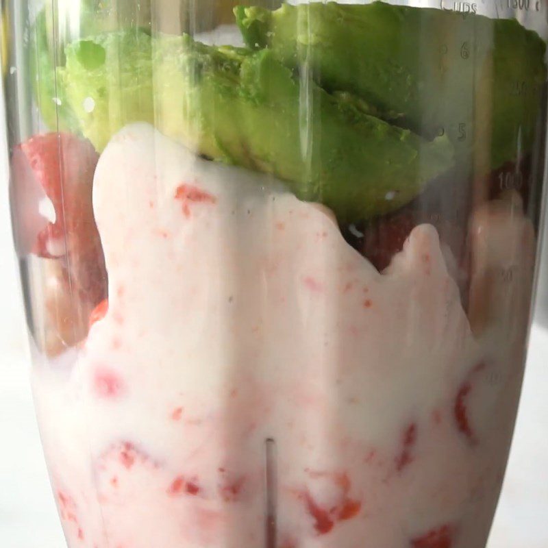 Step 2 Blend avocado strawberry smoothie