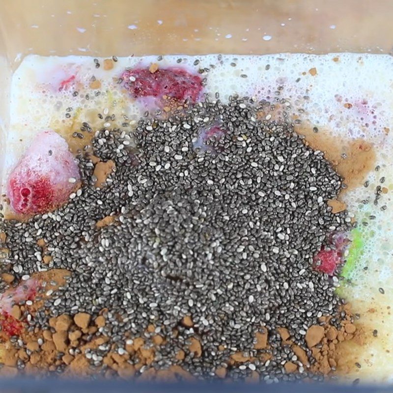 Step 2 Blend the avocado strawberry cocoa smoothie