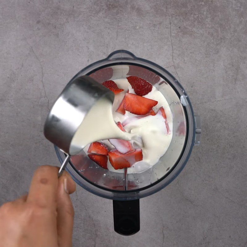Step 2 Blend the avocado strawberry yogurt smoothie Avocado strawberry yogurt smoothie