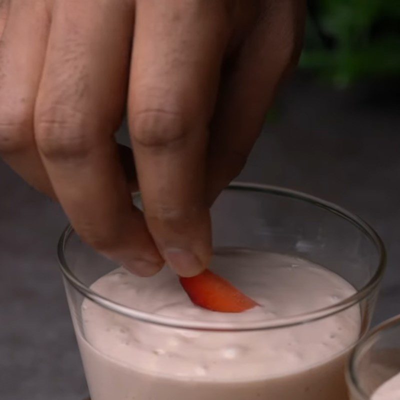 Step 2 Blend the avocado strawberry yogurt smoothie Avocado strawberry yogurt smoothie