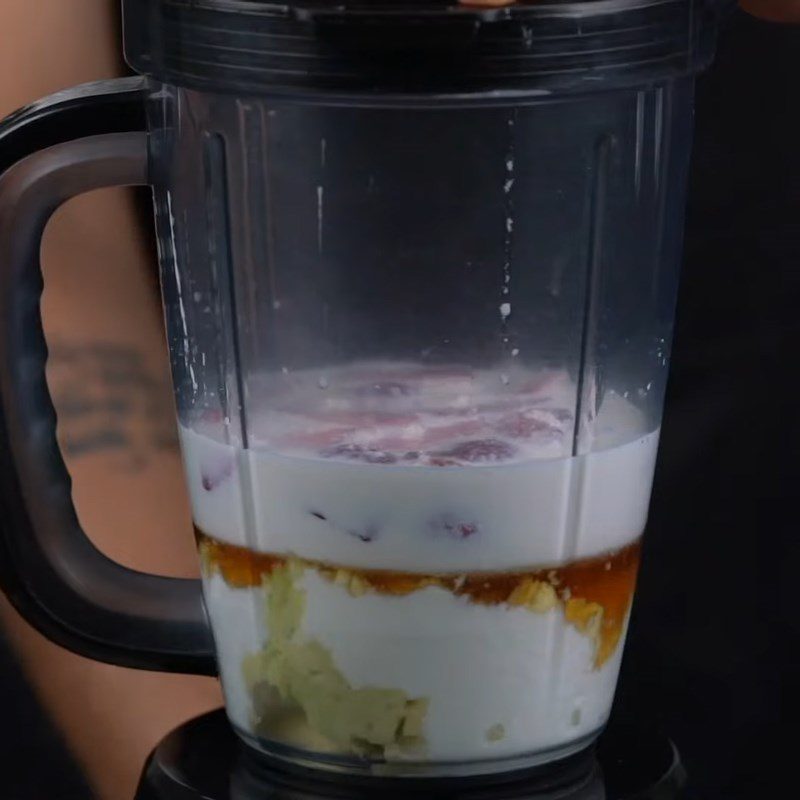 Step 2 Blend the avocado strawberry yogurt smoothie Avocado strawberry yogurt smoothie