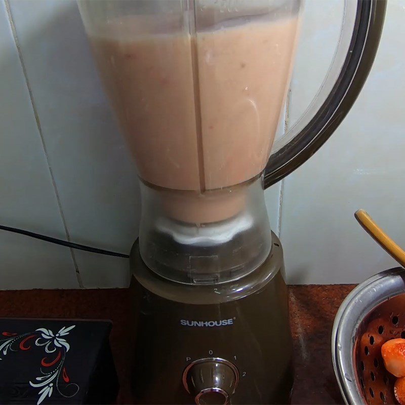Step 3 Blend strawberry tomato smoothie