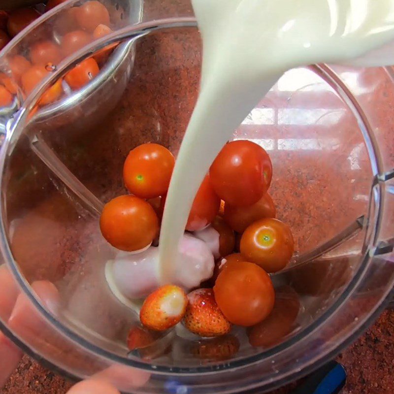 Step 3 Blend tomato strawberry smoothie