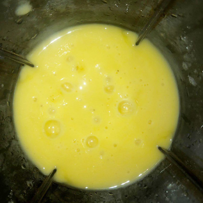 Step 2 Blend banana mango smoothie