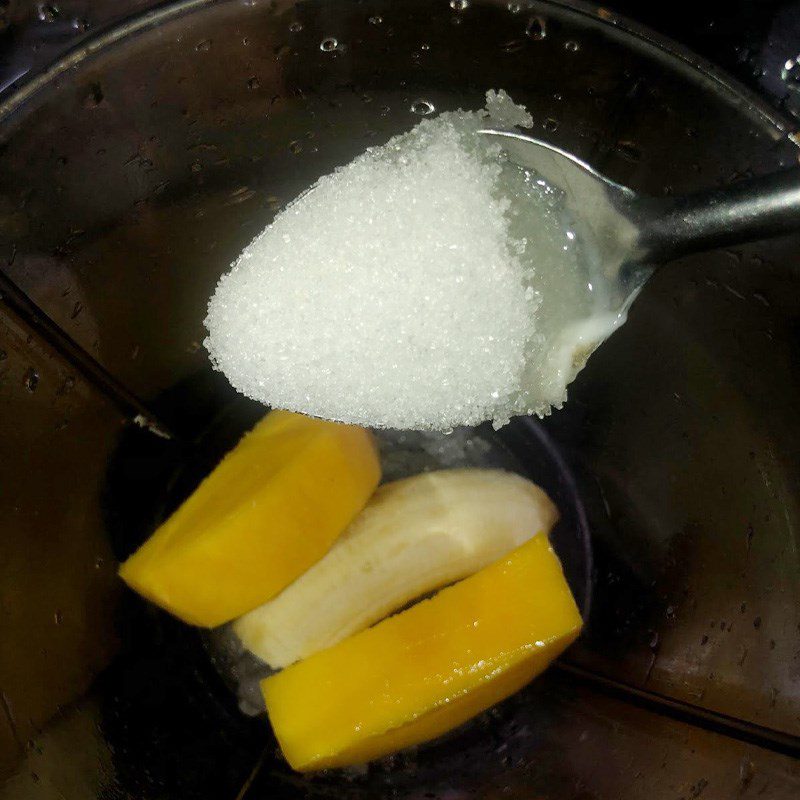 Step 2 Blend banana mango smoothie