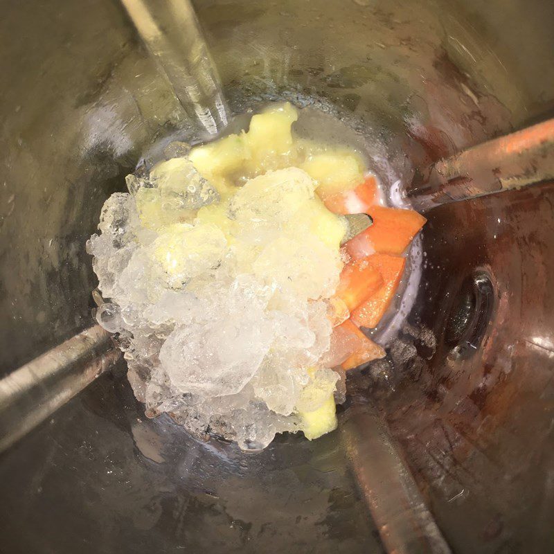Step 2 Blend pineapple carrot smoothie