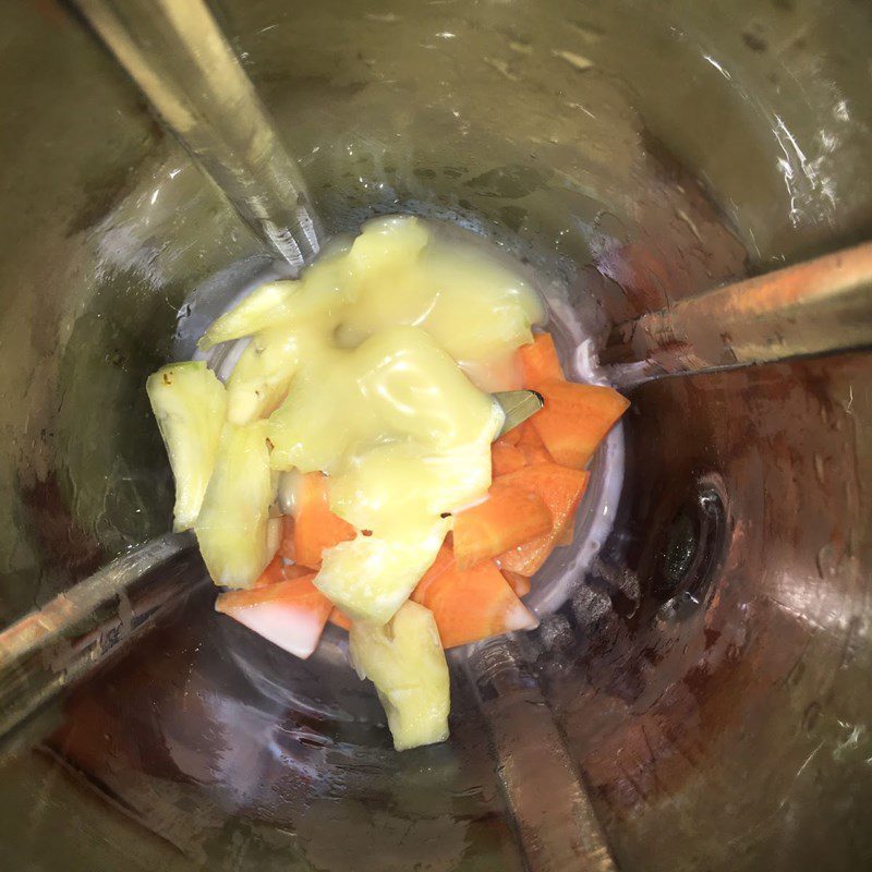 Step 2 Blend pineapple carrot smoothie