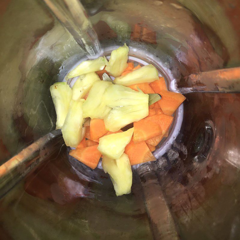 Step 2 Blend pineapple carrot smoothie