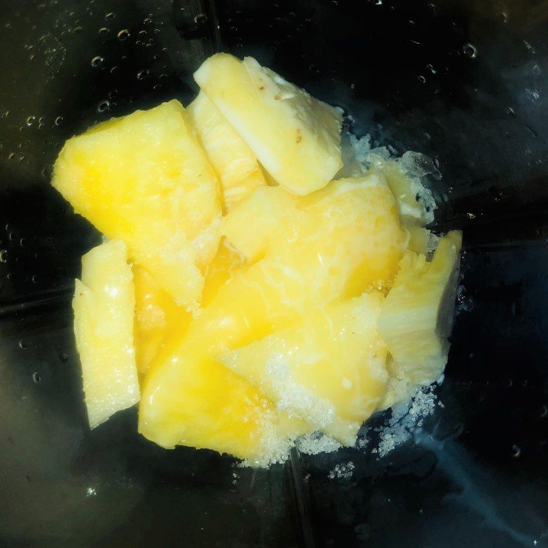 Step 3 Blend pineapple chia smoothie Pineapple smoothie chia seeds