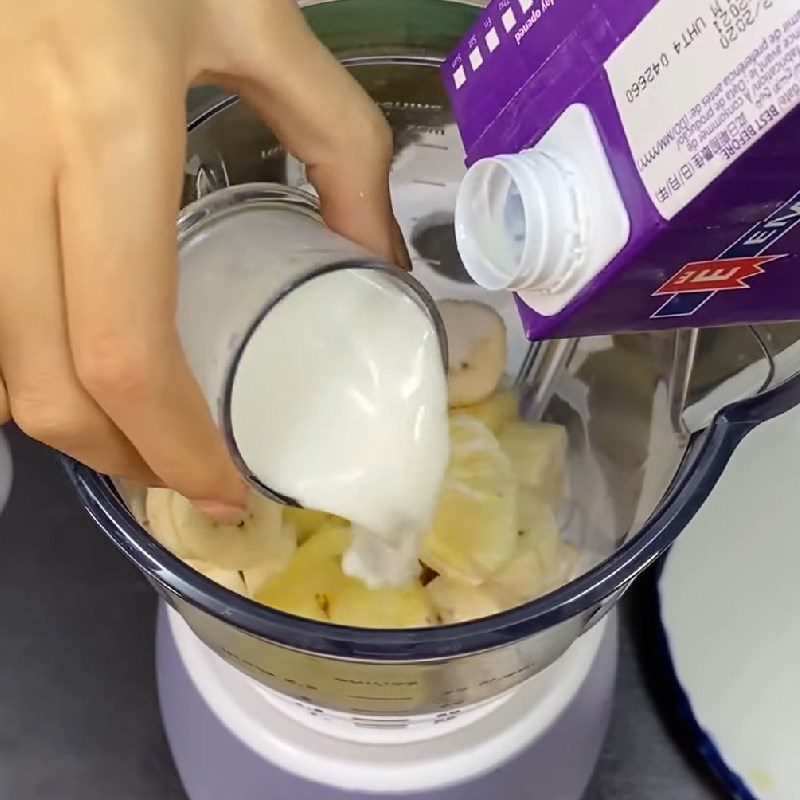 Step 2 Blend the Pineapple Banana Smoothie