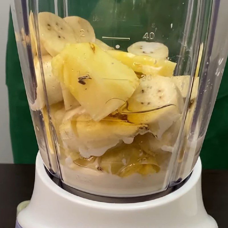 Step 2 Blend the Pineapple Banana Smoothie