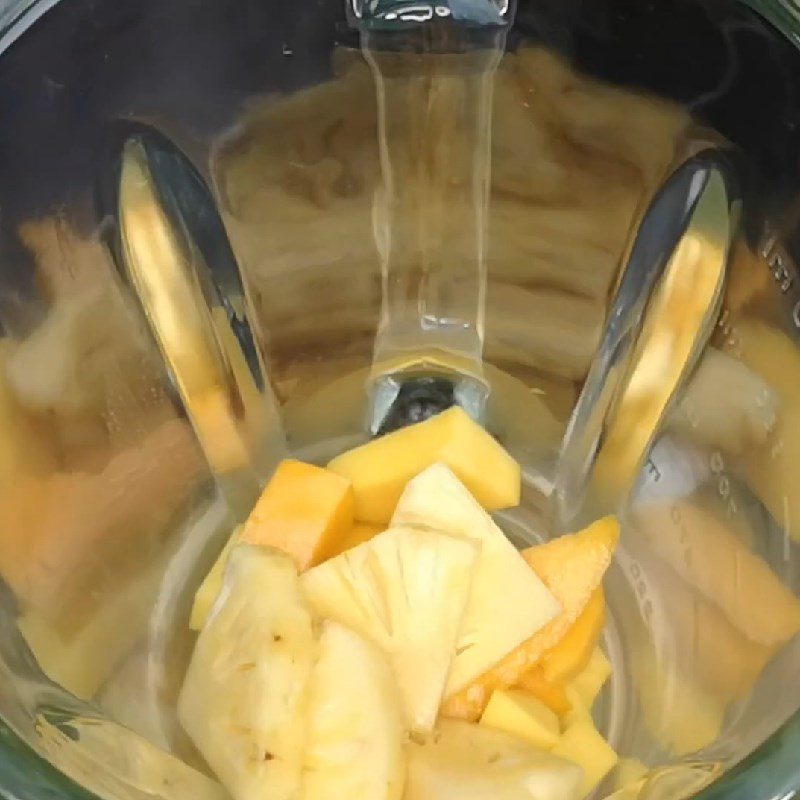 Step 2 Blend pineapple (thơm) mango smoothie
