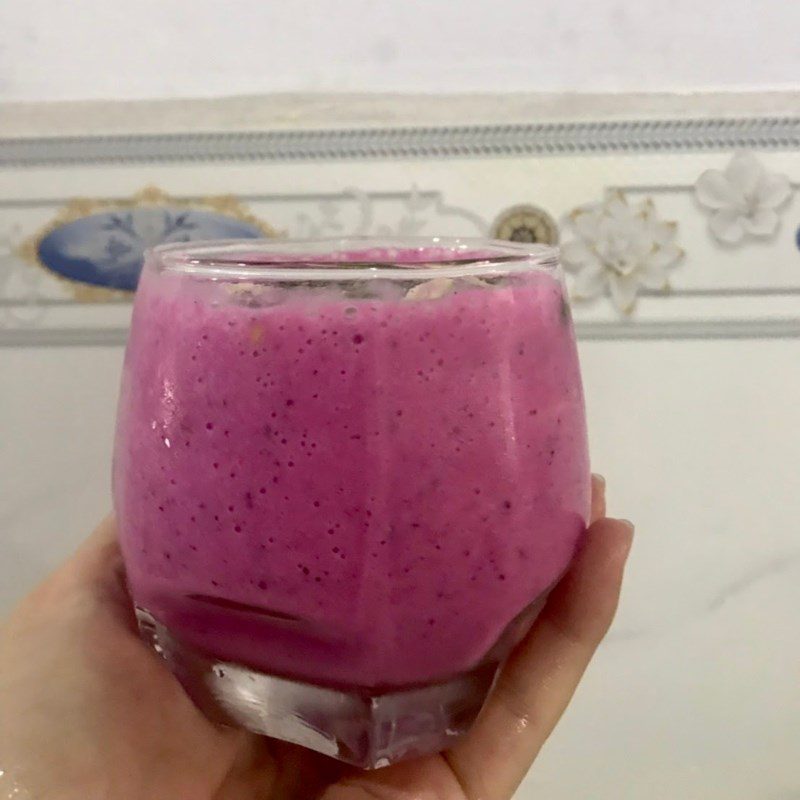 Step 2 Blend dragon fruit banana Dragon fruit banana smoothie