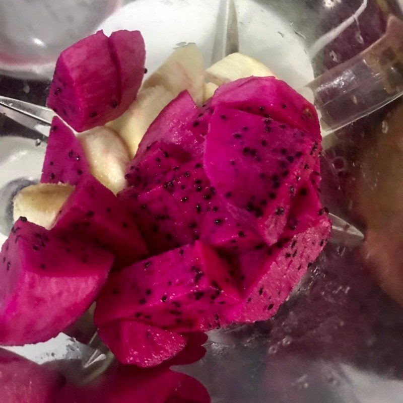 Step 2 Blend the Dragon Fruit Banana Smoothie