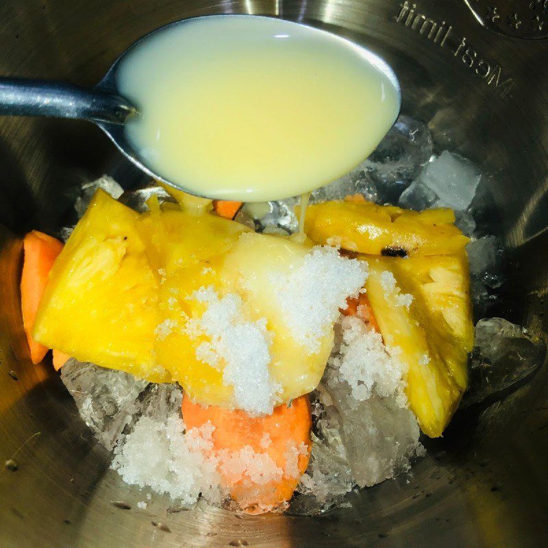 Step 2 Blend pineapple carrot smoothie Pineapple (pineapple) carrot smoothie