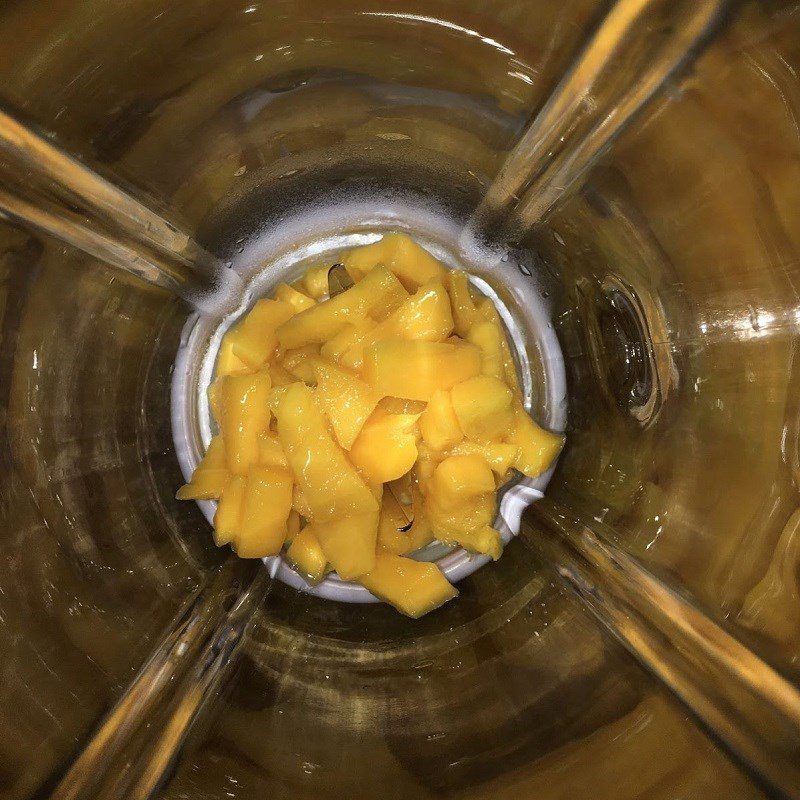 Step 2 Blend Mango Pineapple Smoothie
