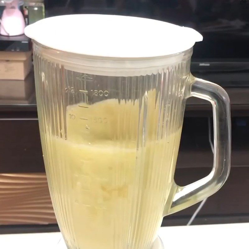 Step 2 Blend mango honey smoothie