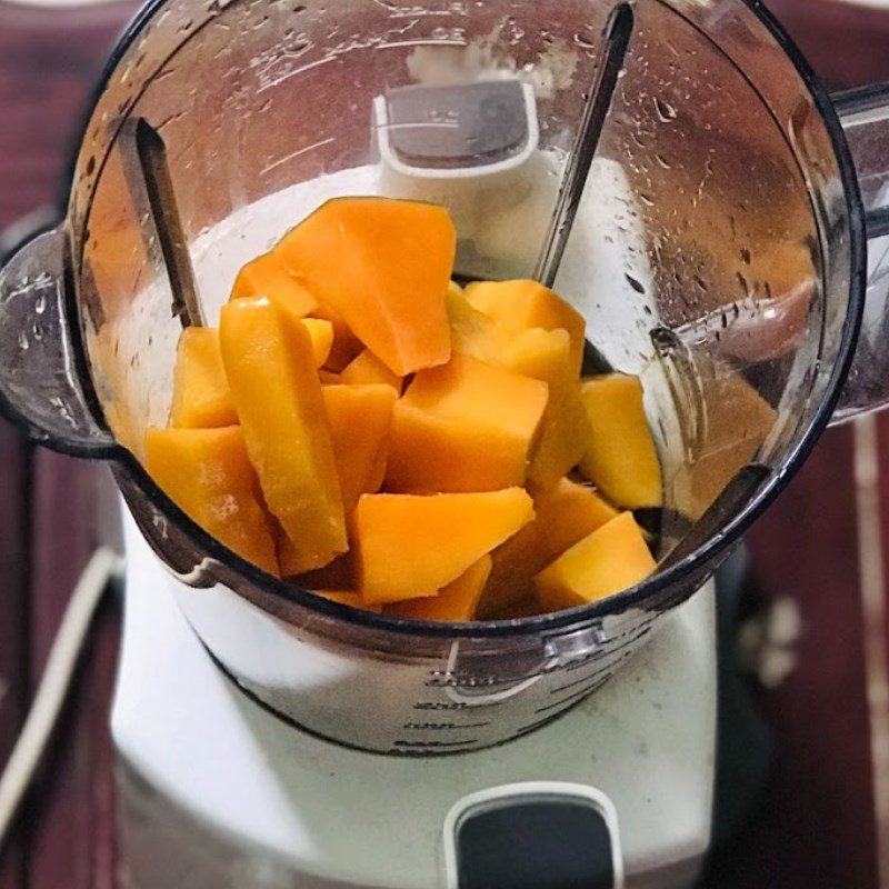 Step 2 Blend mango smoothie