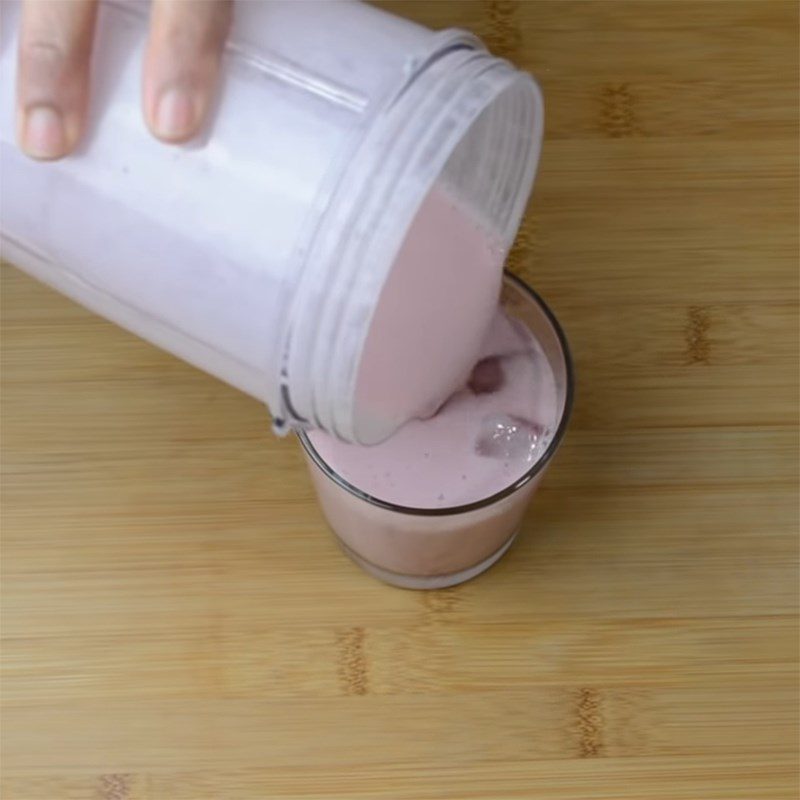 Step 2 Blend the milkshake Strawberry and banana milkshake