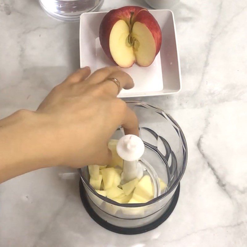 Step 2 Blend the apple Bread porridge with apple