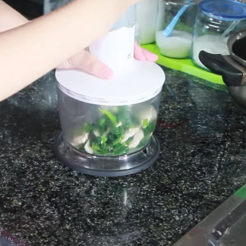 Step 3 Blending the chicken Baby food chicken with mustard greens