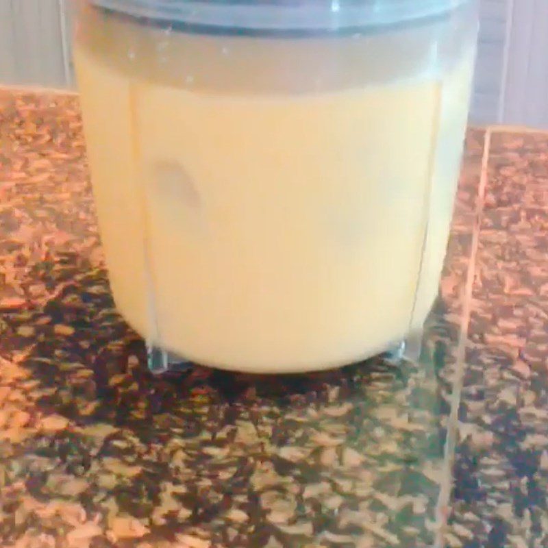 Step 2 Blend pineapple with yogurt Pineapple smoothie (fragrant) yogurt