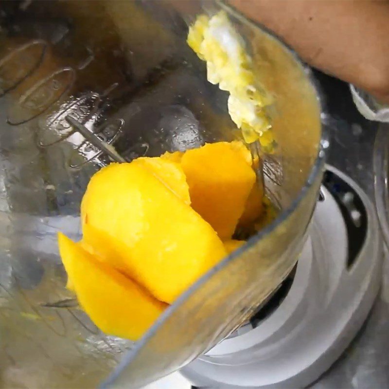 Step 2 Blend passion fruit with mango Passion fruit mango juice