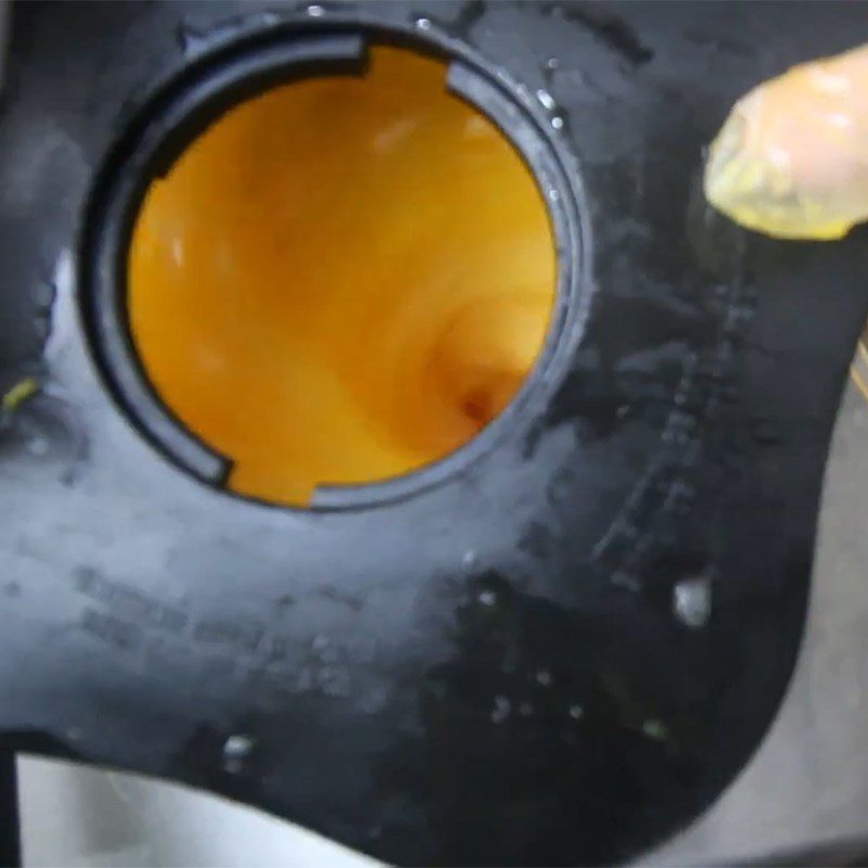 Step 2 Blend passion fruit with mango Passion fruit mango juice